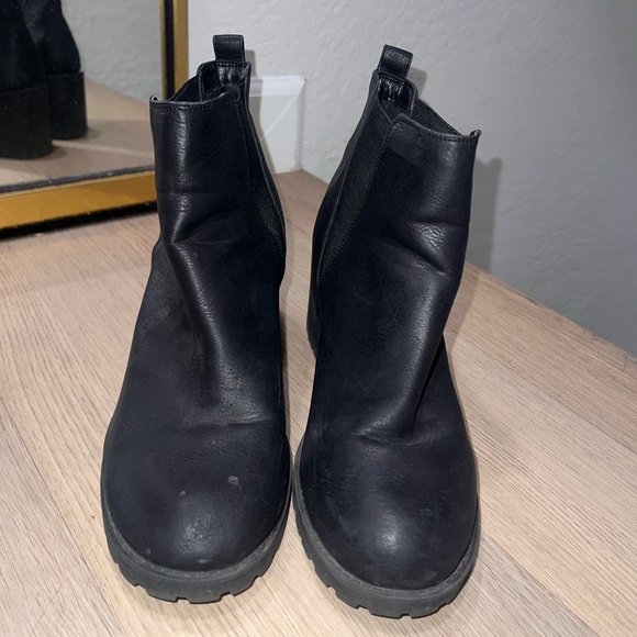 Black Ankle Chelsea Boots - Picture 2 of 3